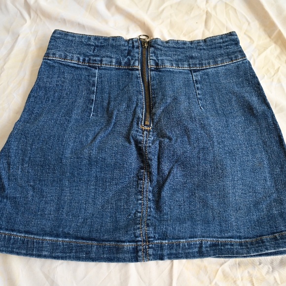 Forever 21 Denim Mini Skirt – Medium Blue, Size S ✨ - Picture 2 of 3